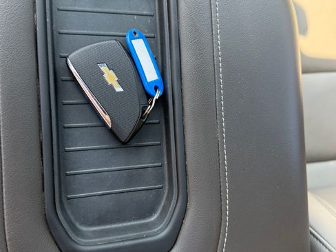 Used 2021 Chevrolet Tahoe Z71 w/ Z71 Signature Package image 12