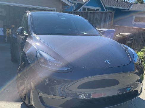 Used 2021 Tesla Model Y Performance image 10