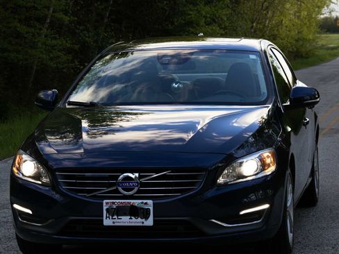 Used 2015 Volvo S60 T5 Premier Plus image 1