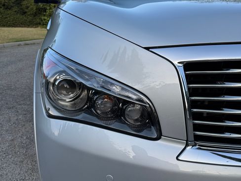 Used 2011 INFINITI QX56 2WD w/ Deluxe Touring Pkg image 19