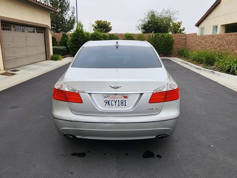 Used 2009 Hyundai Genesis 3.8 w/ Technology Pkg 4 RWD image 2