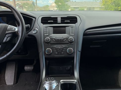 Used 2018 Ford Fusion SE w/ Equipment Group 601A FWD image 10