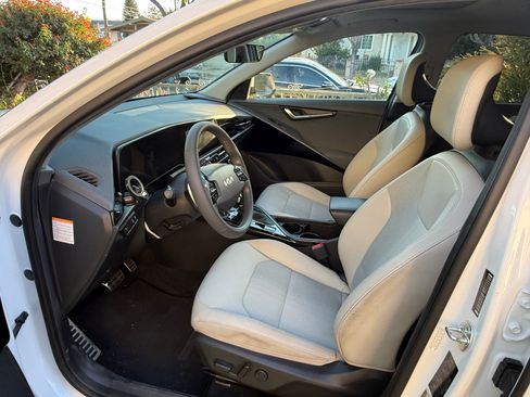 Used 2023 Kia Niro EX Touring image 11