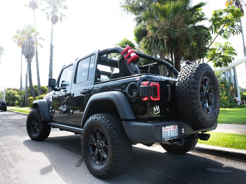 Used 2018 Jeep Wrangler Unlimited Sport image 6