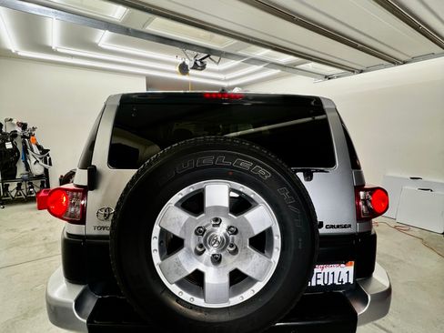 Used 2007 Toyota FJ Cruiser 2WD image 10
