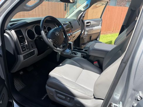 Used 2012 Toyota Sequoia Limited RWD image 10