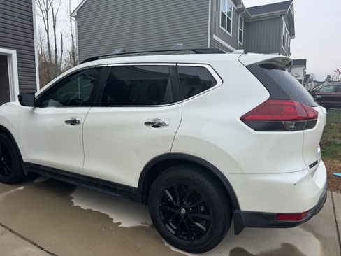 Used 2018 Nissan Rogue SV image 11