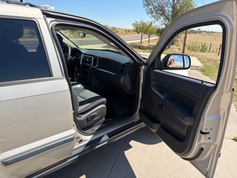 Used 2008 Jeep Grand Cherokee Laredo w/ Driver Convenience Group AWD/4WD image 11