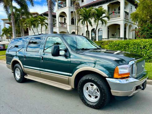 Used 2001 Ford Excursion Limited image 2