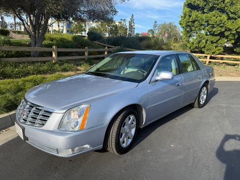 Used 2006 Cadillac DTS w/ Sun And Sound Package image 1