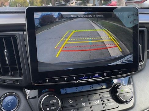 Used 2018 Toyota RAV4 Limited image 9