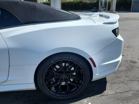 Used 2020 Chevrolet Camaro SS w/ LPO, Ground Effects Package RWD image 5