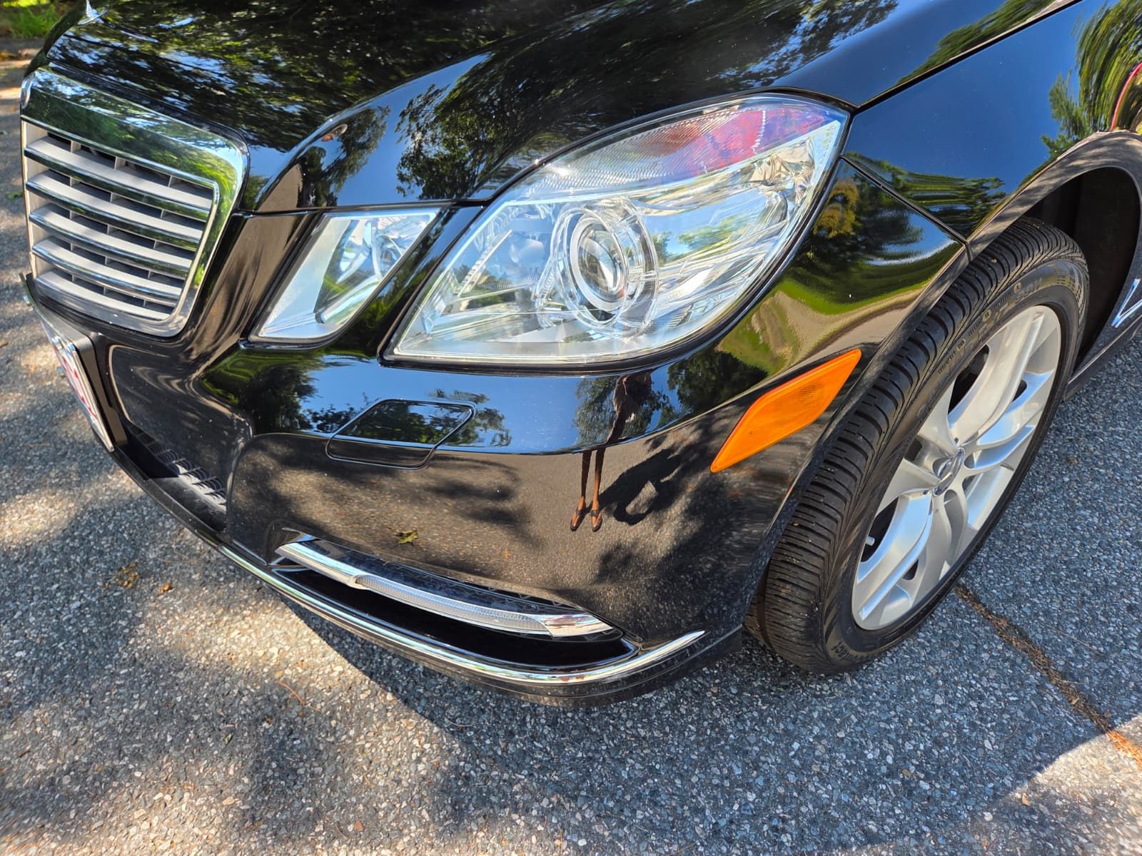 Used 2011 Mercedes-Benz E 550 4MATIC Sedan image 11