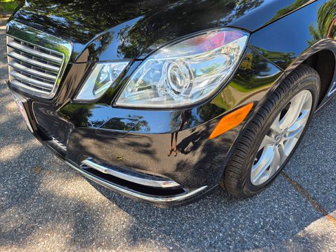 Used 2011 Mercedes-Benz E 550 4MATIC Sedan image 11