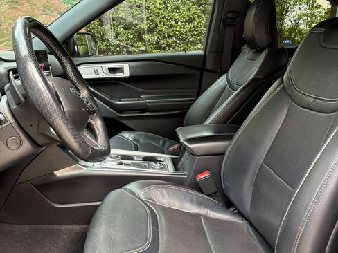 Used 2020 Ford Explorer ST AWD/4WD image 2