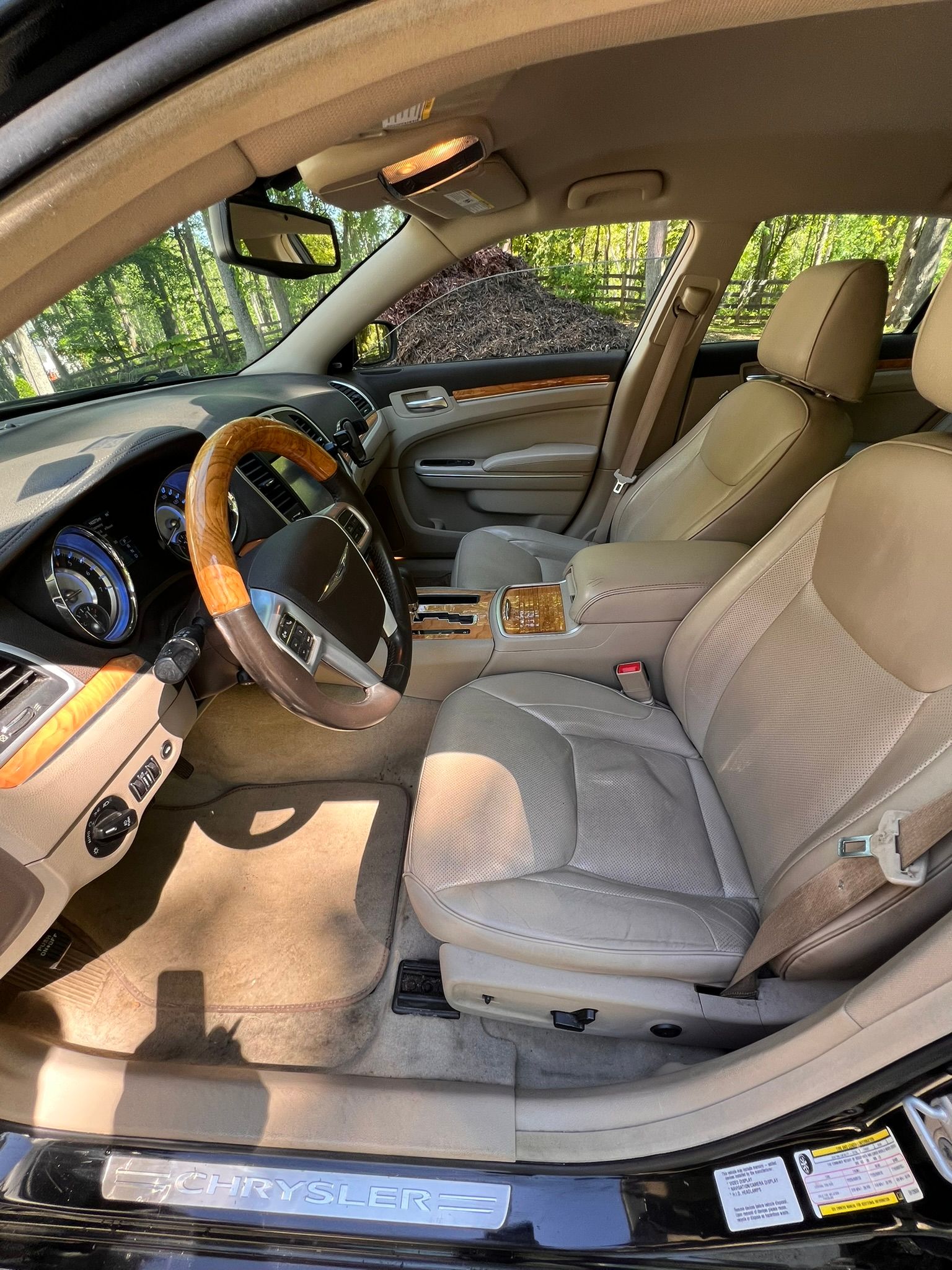 Used 2014 Chrysler 300 C RWD image 11