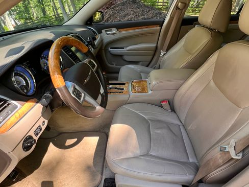 Used 2014 Chrysler 300 C image 11