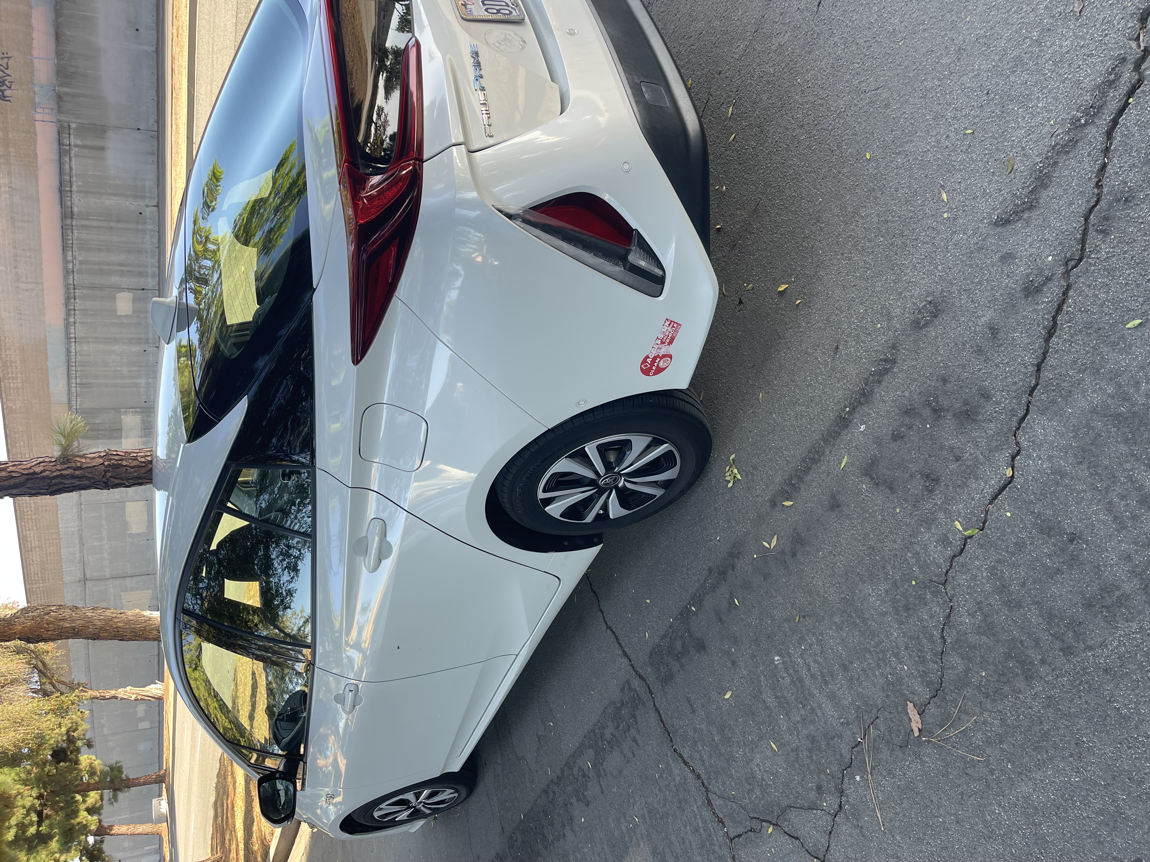 Used 2017 Toyota Prius Prime Advanced FWD image 2