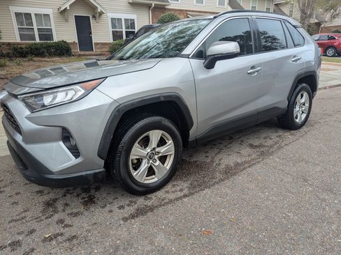 Used 2020 Toyota RAV4 XLE w/ Convenience Package image 1