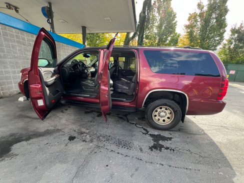 Used 2008 Chevrolet Suburban 2500 LT AWD/4WD image 6