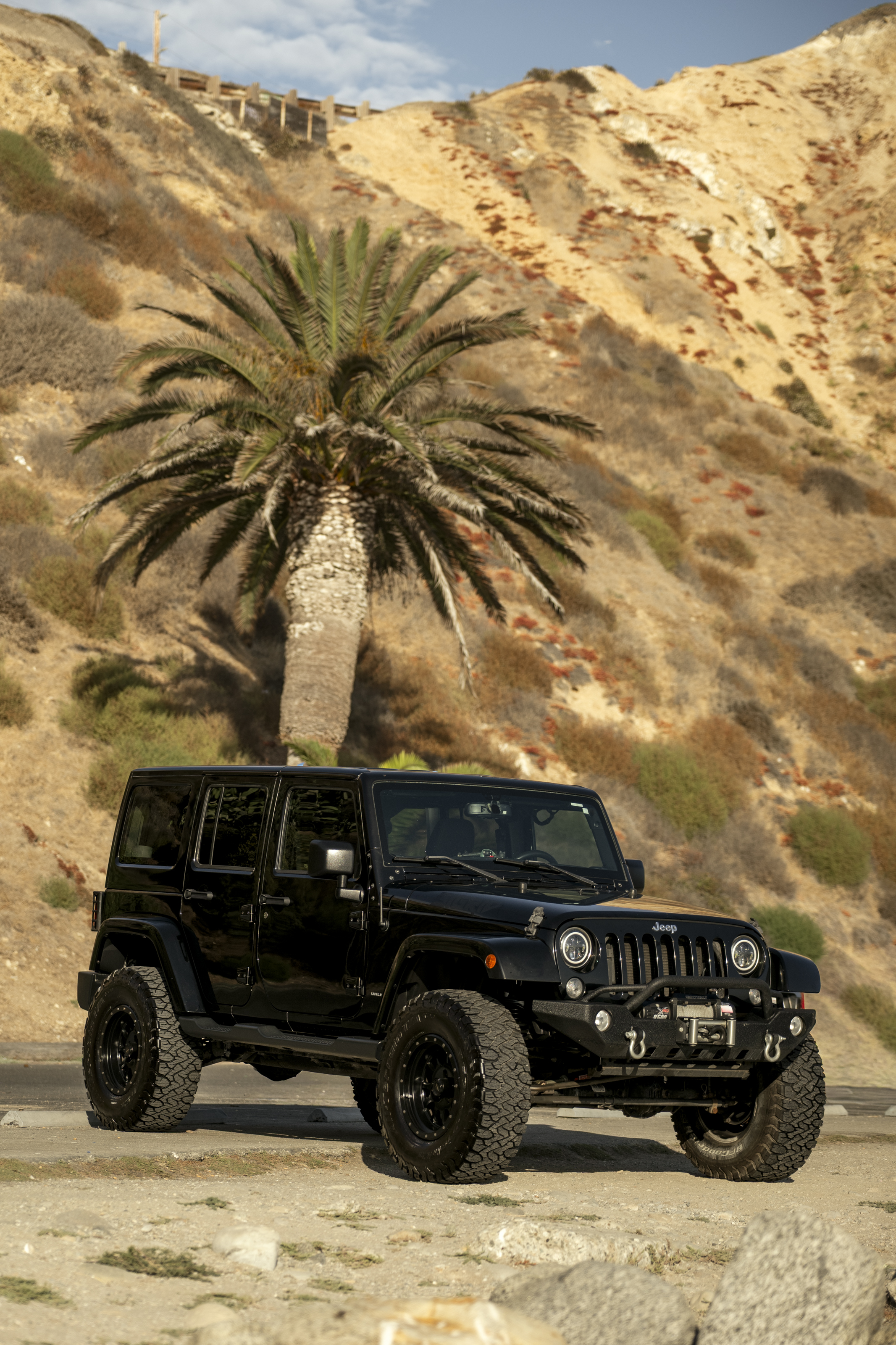 Used 2015 Jeep Wrangler Unlimited Sahara w/ Connectivity Group AWD/4WD image 2