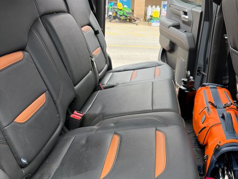 Used 2024 GMC Sierra 1500 AT4 w/ Technology Package image 5