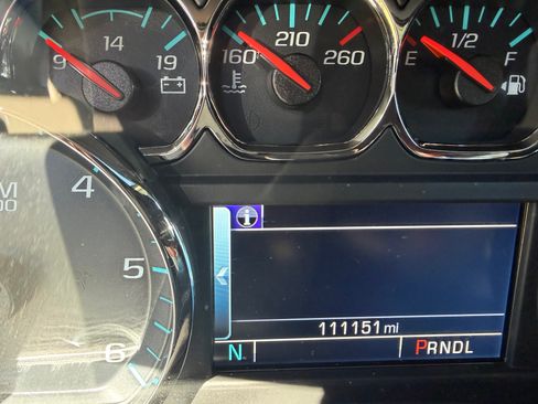 Used 2019 Chevrolet Tahoe LT w/ LT Signature Package image 2