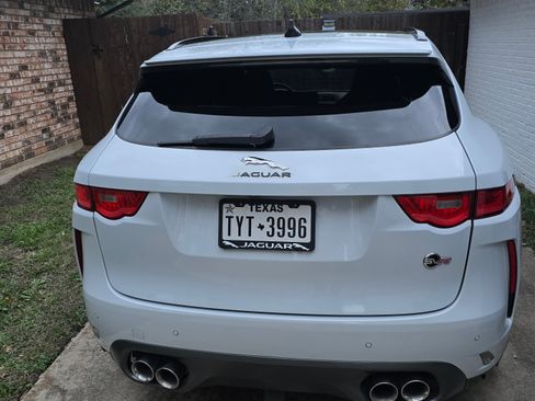 Used 2020 Jaguar F-PACE SVR image 13