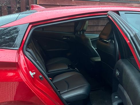 Used 2018 Toyota Prius Prime Premium image 6