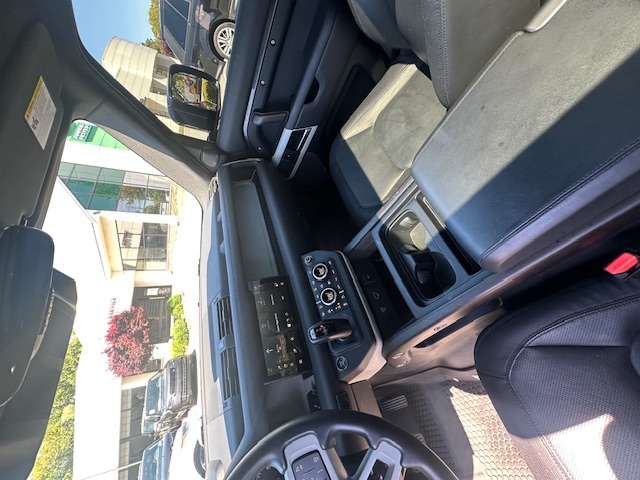 Used 2023 Land Rover Defender 110 X-Dynamic SE AWD/4WD image 18