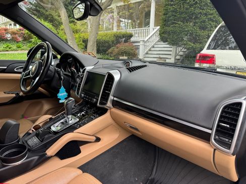 Used 2017 Porsche Cayenne S image 15