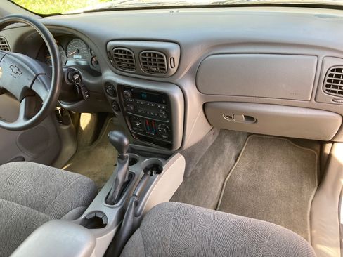 Used 2004 Chevrolet TrailBlazer LS w/ LS Preferred Equipment Group image 15