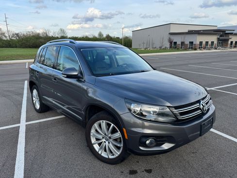Used 2014 Volkswagen Tiguan SE image 1