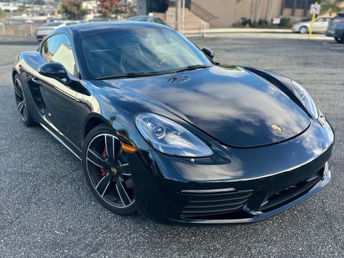 Used 2020 Porsche 718 Cayman S RWD image 9