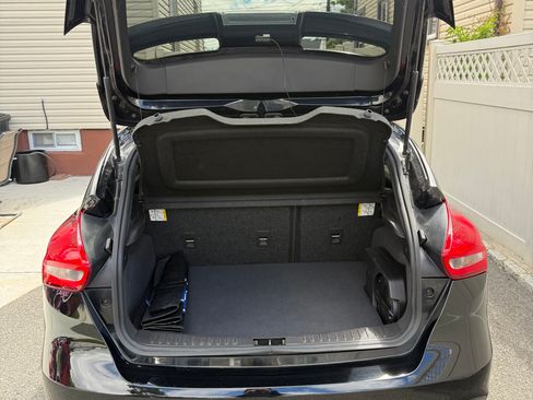 Used 2018 Ford Focus ST w/ Equipment Group 402A FWD image 9