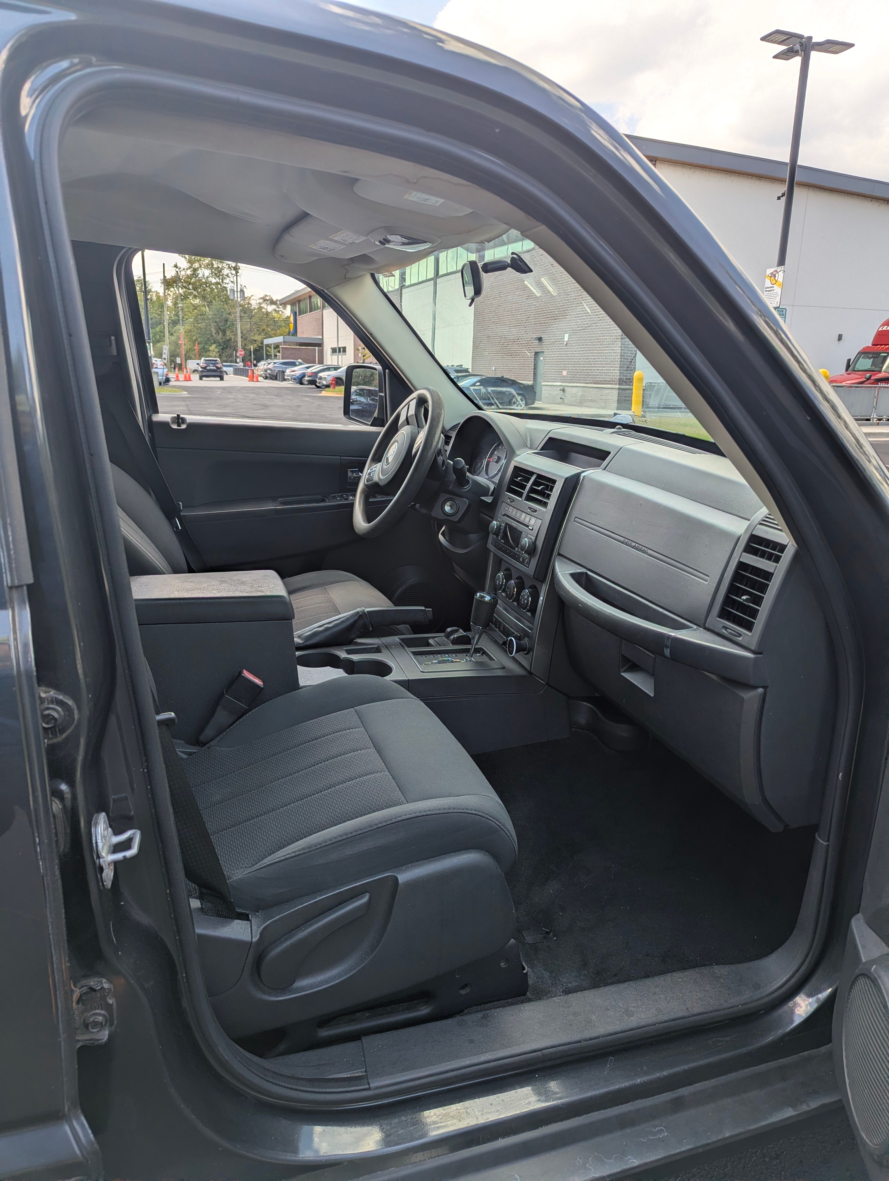 Used 2011 Jeep Liberty Sport AWD/4WD image 9