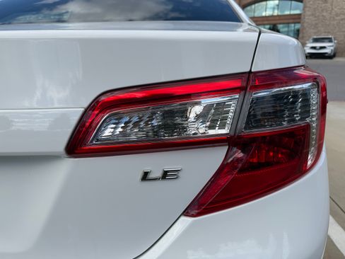 Used 2012 Toyota Camry LE image 14