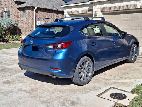 Used 2018 MAZDA MAZDA3 Touring image 6