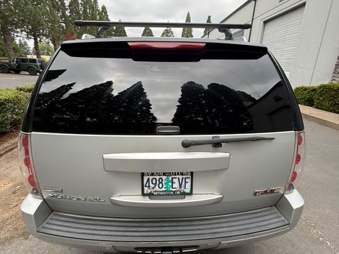 Used 2010 GMC Yukon XL Denali AWD/4WD image 5