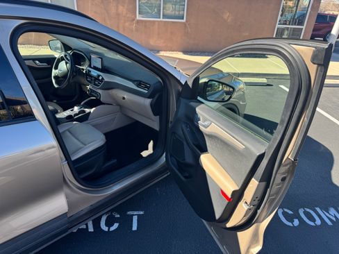 Used 2020 Ford Escape SEL image 13