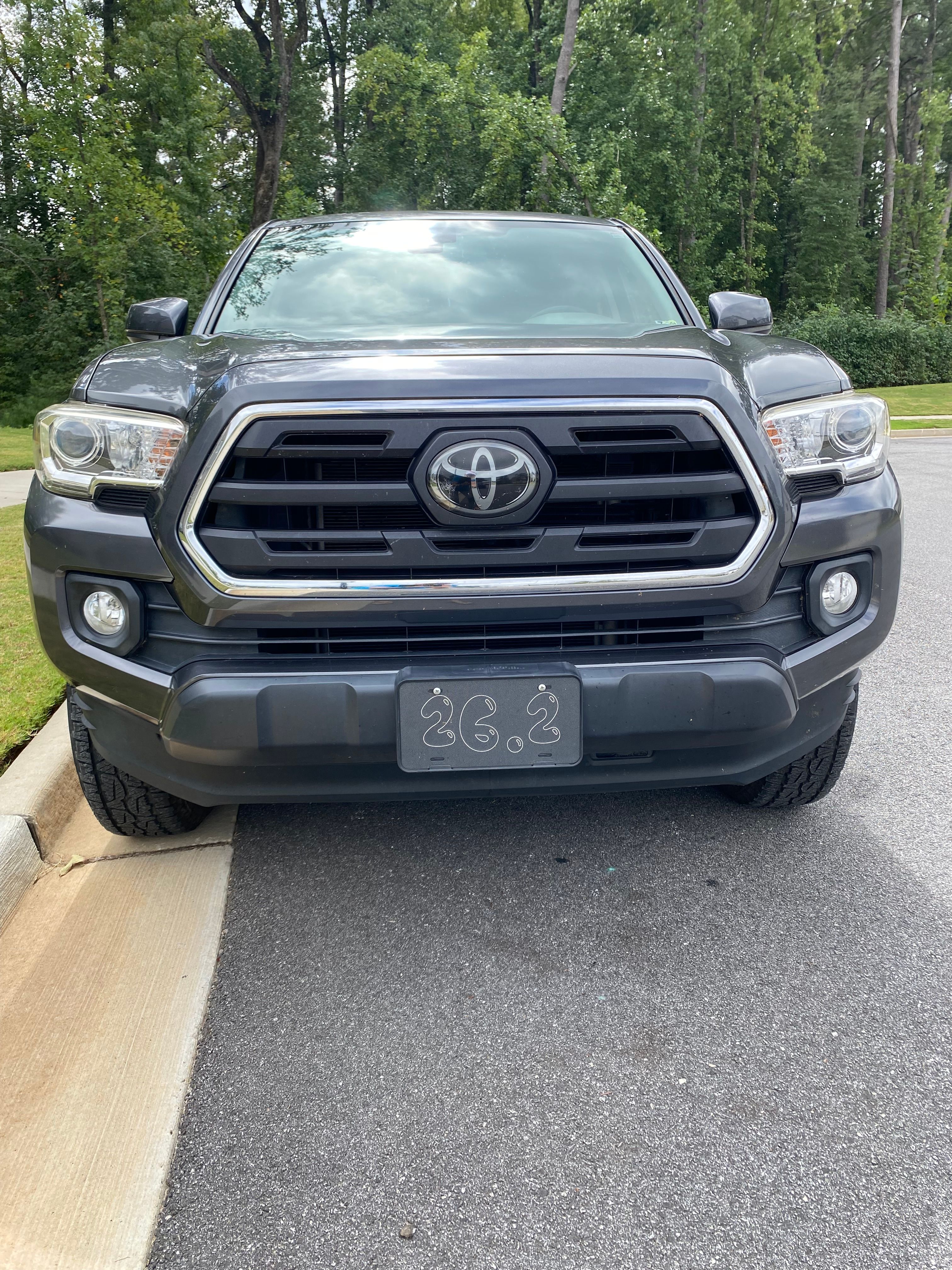 Used 2018 Toyota Tacoma SR5 AWD/4WD image 4