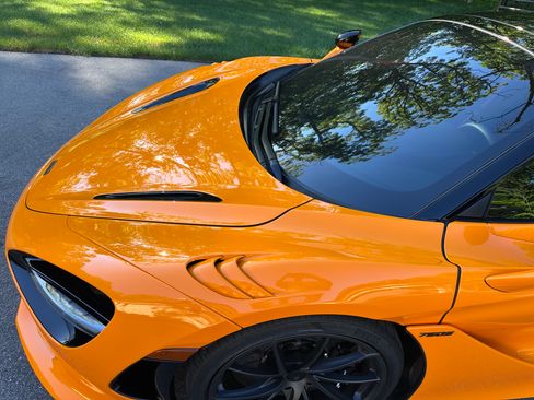 Used 2026 McLaren 750S Spider RWD image 6