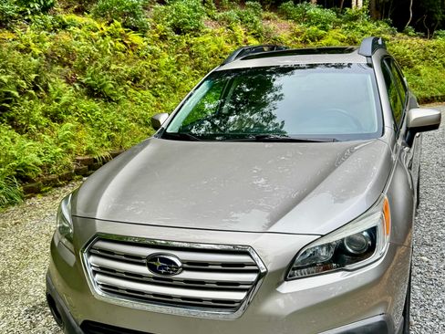 Used 2015 Subaru Outback 2.5i Premium AWD/4WD image 4