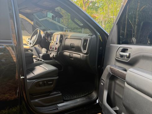 Used 2022 Chevrolet Silverado 2500 LTZ w/ LTZ Plus Package image 5