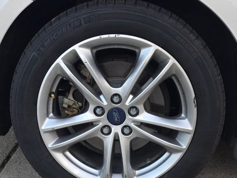 Used 2016 Ford Fusion SE image 18