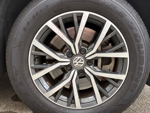 Used 2019 Volkswagen Tiguan SE w/ Panoramic Sunroof Package image 19