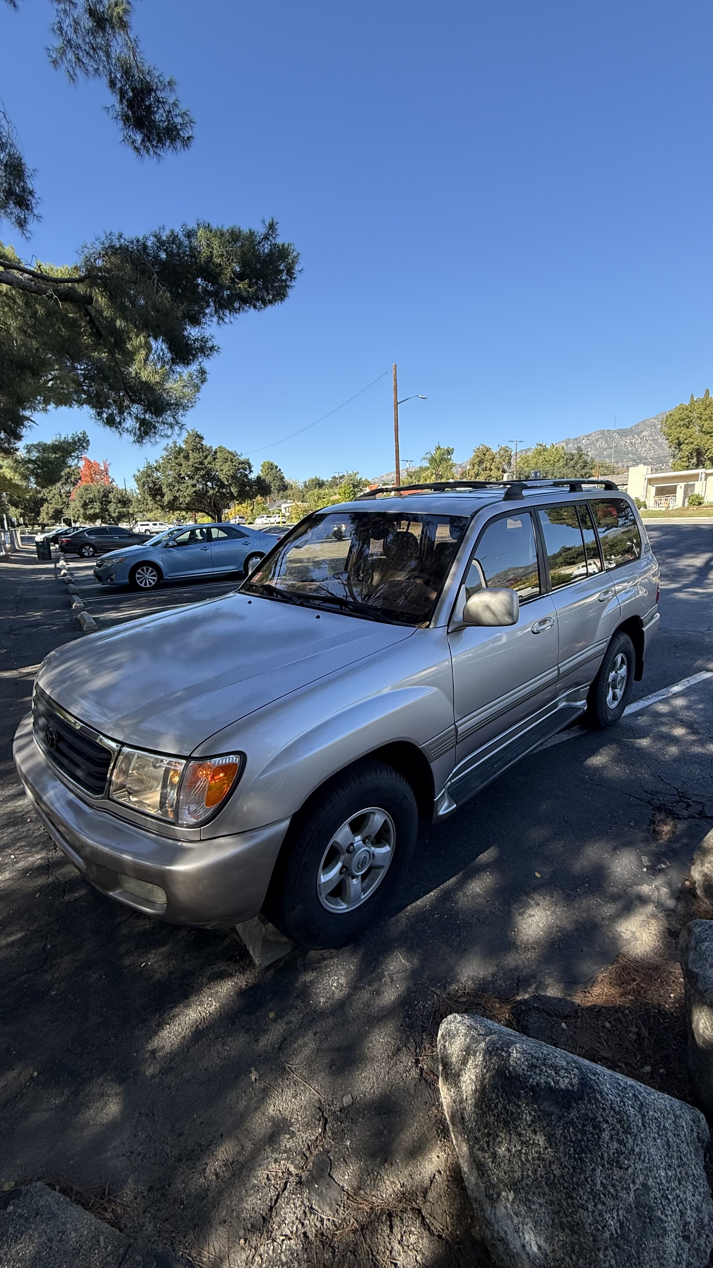 Used 2000 Toyota Land Cruiser AWD/4WD image 1