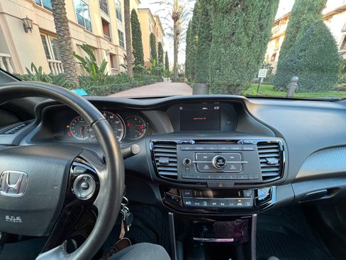 Used 2017 Honda Accord Sport image 27