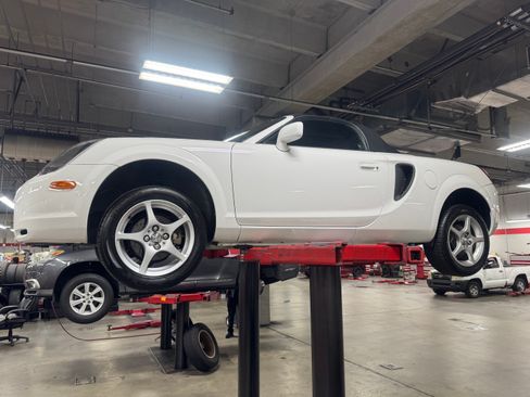Used 2002 Toyota MR2 RWD image 24