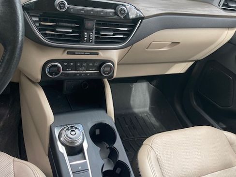 Used 2020 Ford Escape Titanium image 2